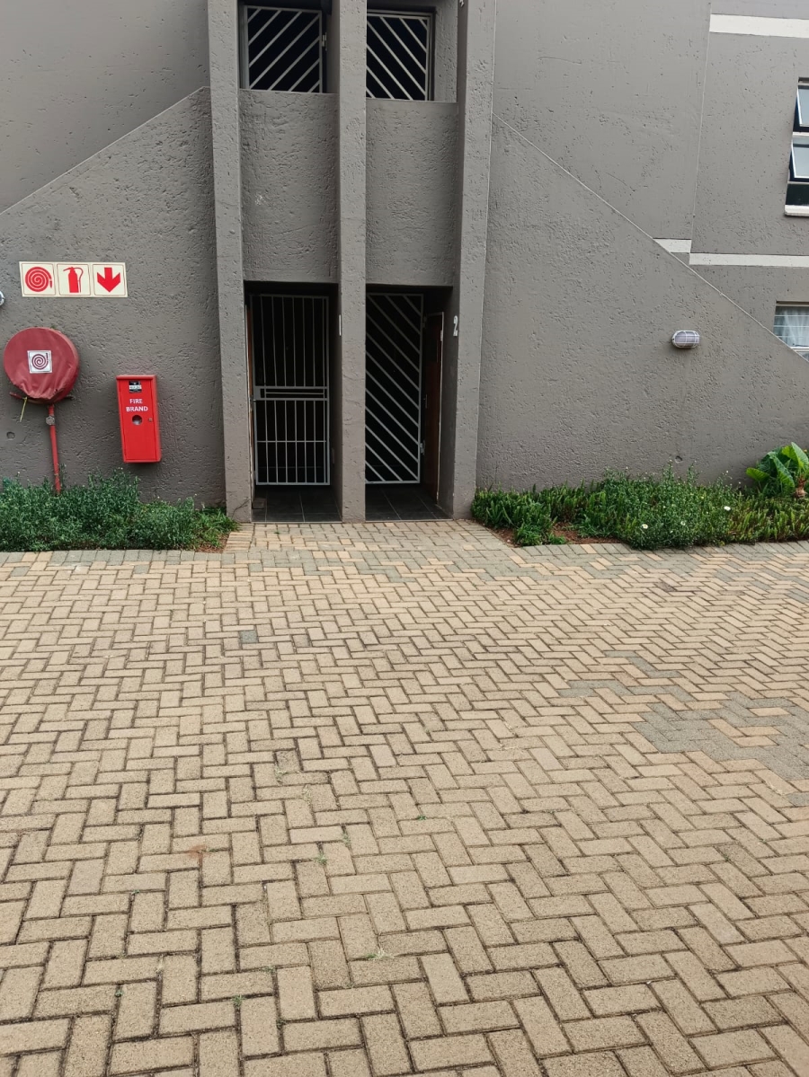 2 Bedroom Property for Sale in Roodekrans Gauteng
