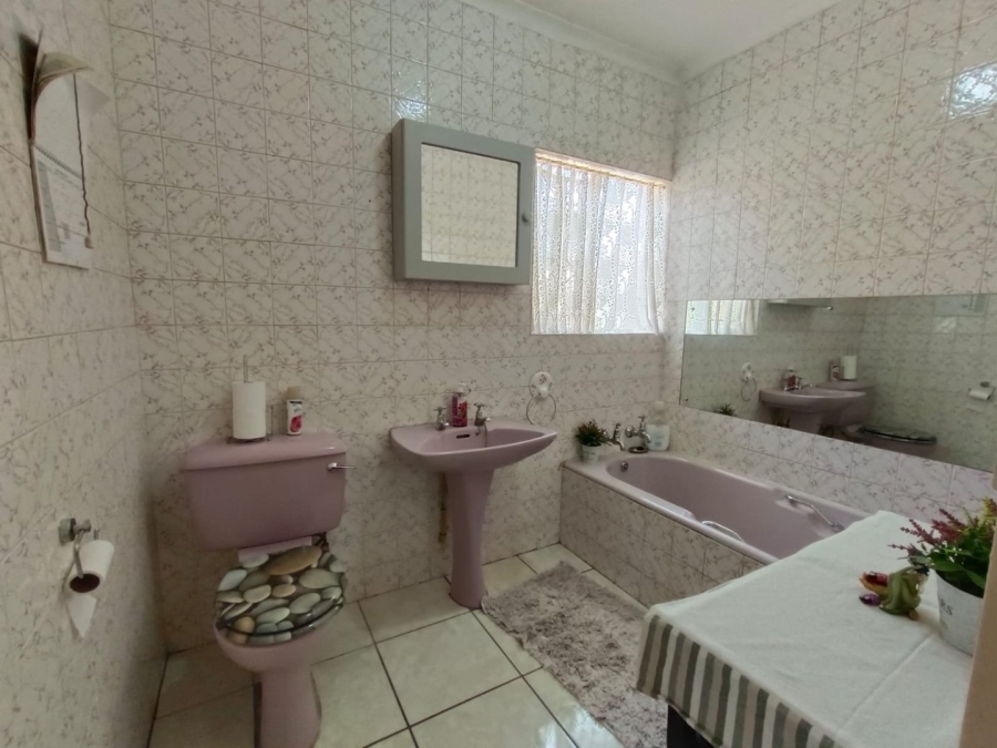 4 Bedroom Property for Sale in Discovery Gauteng