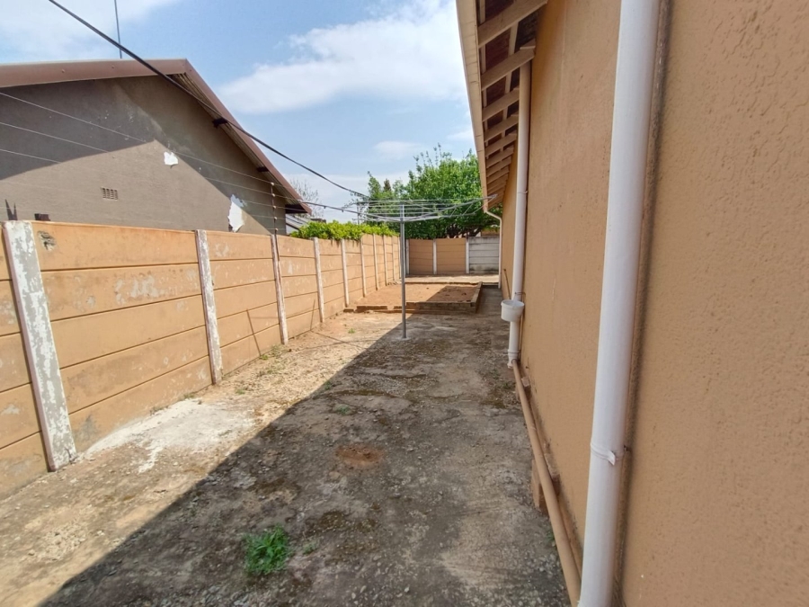 4 Bedroom Property for Sale in Discovery Gauteng