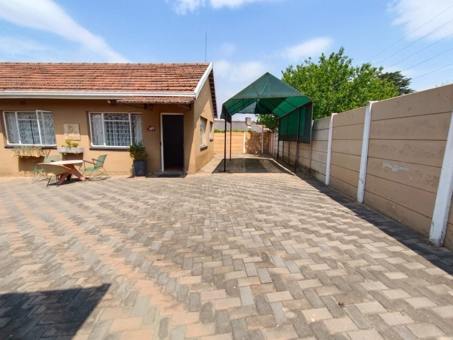 4 Bedroom Property for Sale in Discovery Gauteng