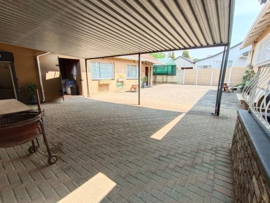 4 Bedroom Property for Sale in Discovery Gauteng