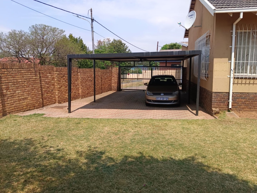 4 Bedroom Property for Sale in Discovery Gauteng