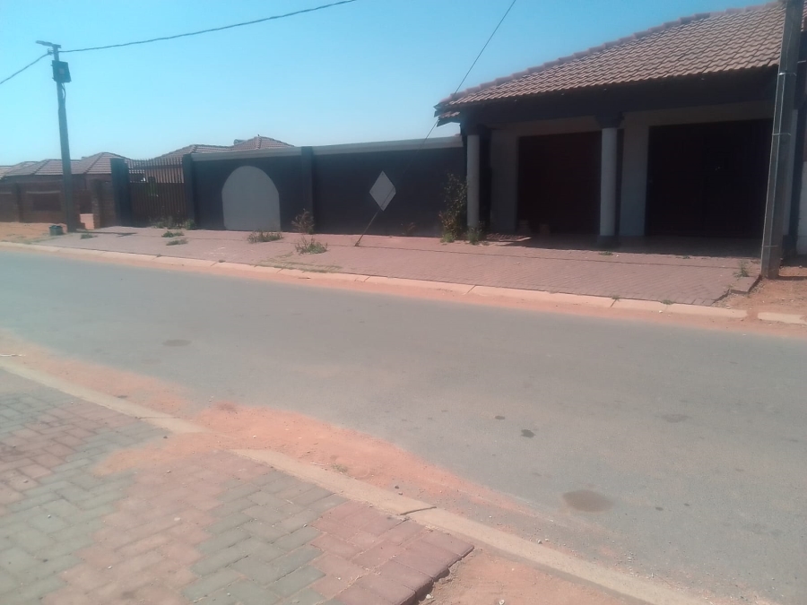 3 Bedroom Property for Sale in Azaadville Gardens Gauteng