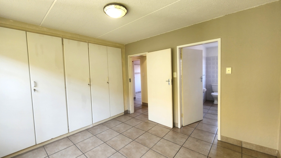 2 Bedroom Property for Sale in Faerie Glen Gauteng