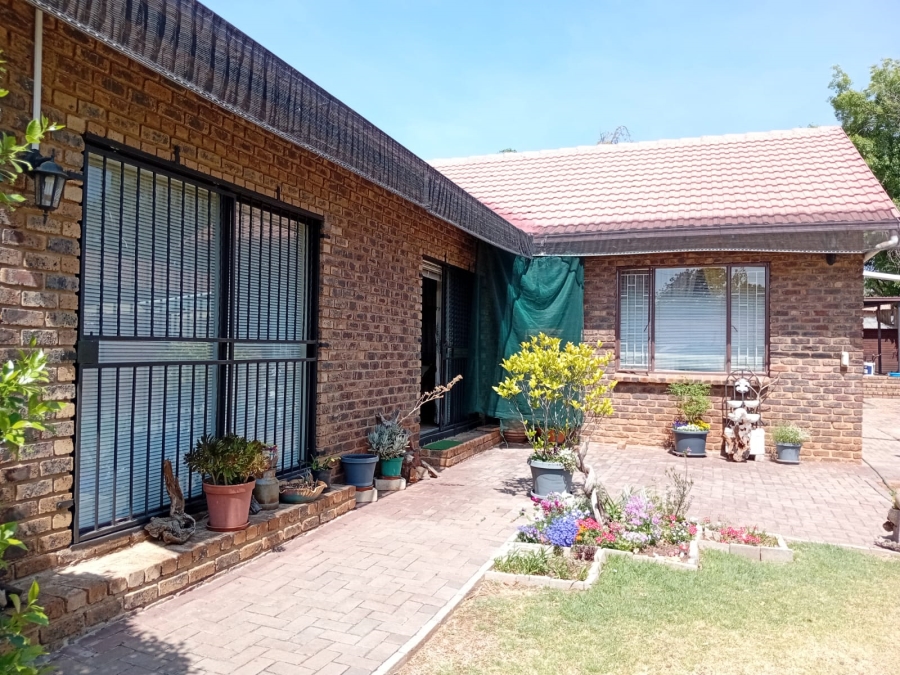 3 Bedroom Property for Sale in Rooihuiskraal Gauteng