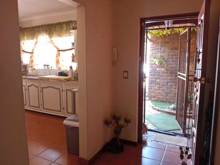 3 Bedroom Property for Sale in Rooihuiskraal Gauteng