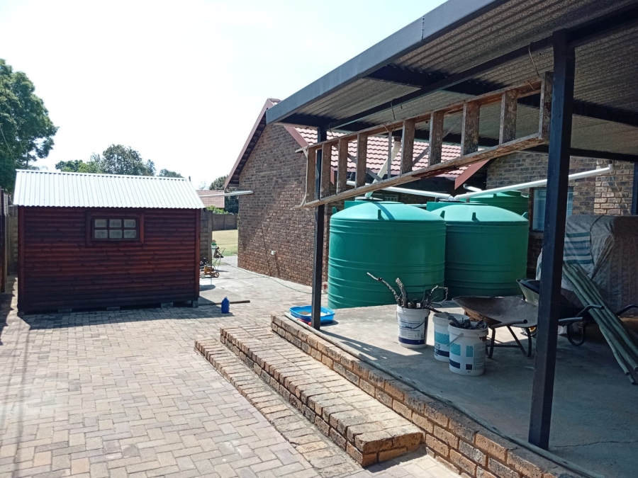 3 Bedroom Property for Sale in Rooihuiskraal Gauteng