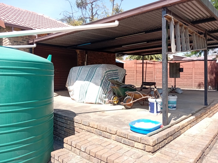 3 Bedroom Property for Sale in Rooihuiskraal Gauteng