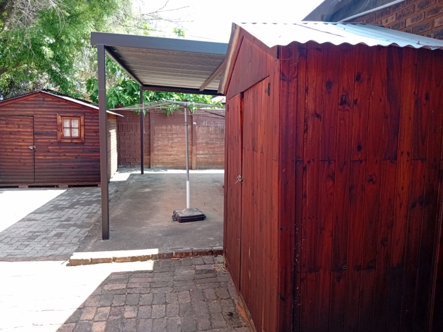 3 Bedroom Property for Sale in Rooihuiskraal Gauteng