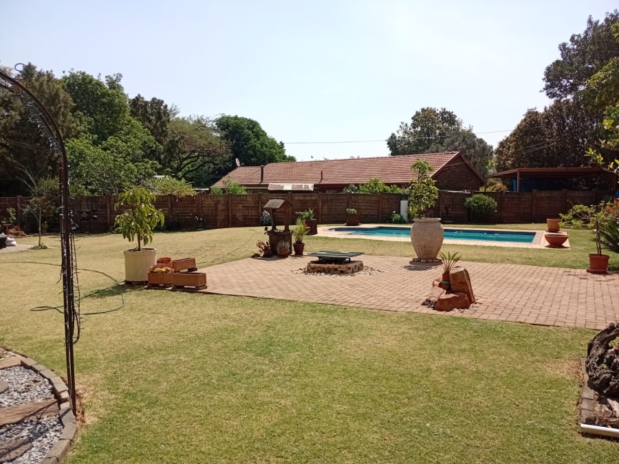 3 Bedroom Property for Sale in Rooihuiskraal Gauteng