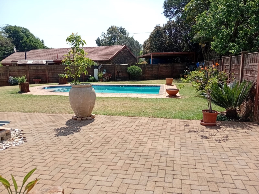 3 Bedroom Property for Sale in Rooihuiskraal Gauteng