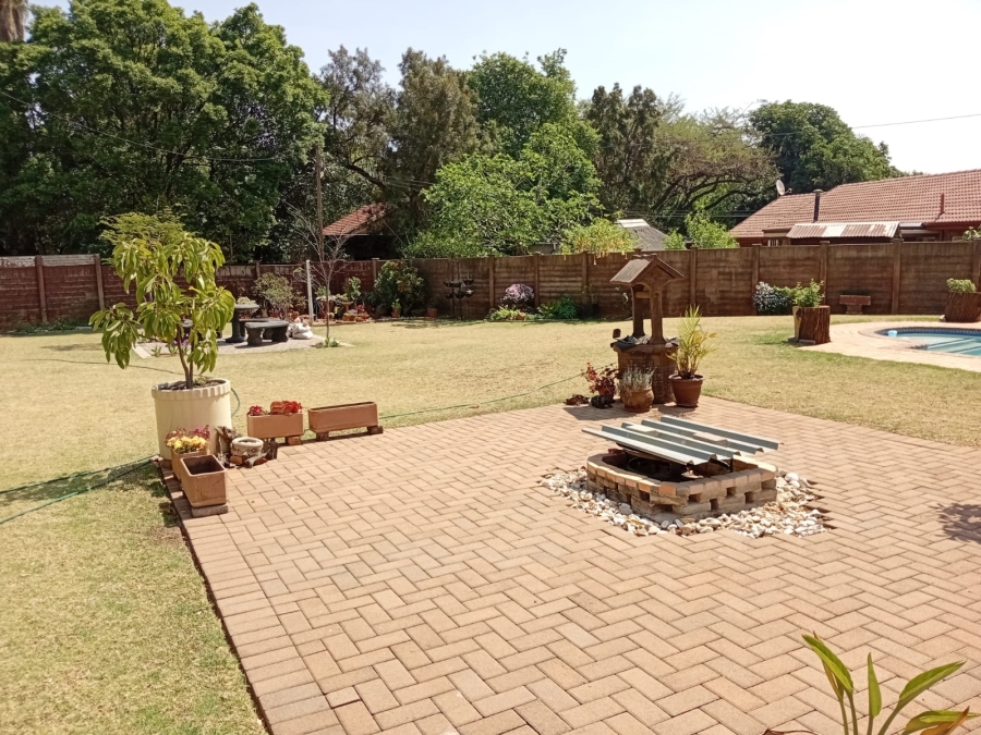 3 Bedroom Property for Sale in Rooihuiskraal Gauteng