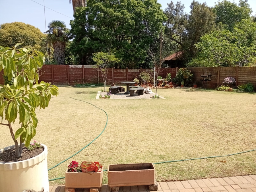 3 Bedroom Property for Sale in Rooihuiskraal Gauteng
