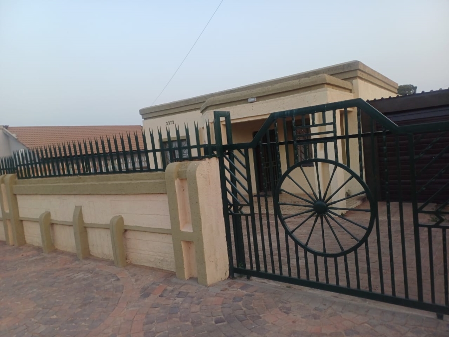 2 Bedroom Property for Sale in Toekomsrus Gauteng