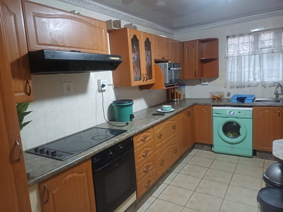2 Bedroom Property for Sale in Toekomsrus Gauteng
