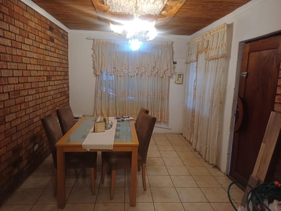 2 Bedroom Property for Sale in Toekomsrus Gauteng