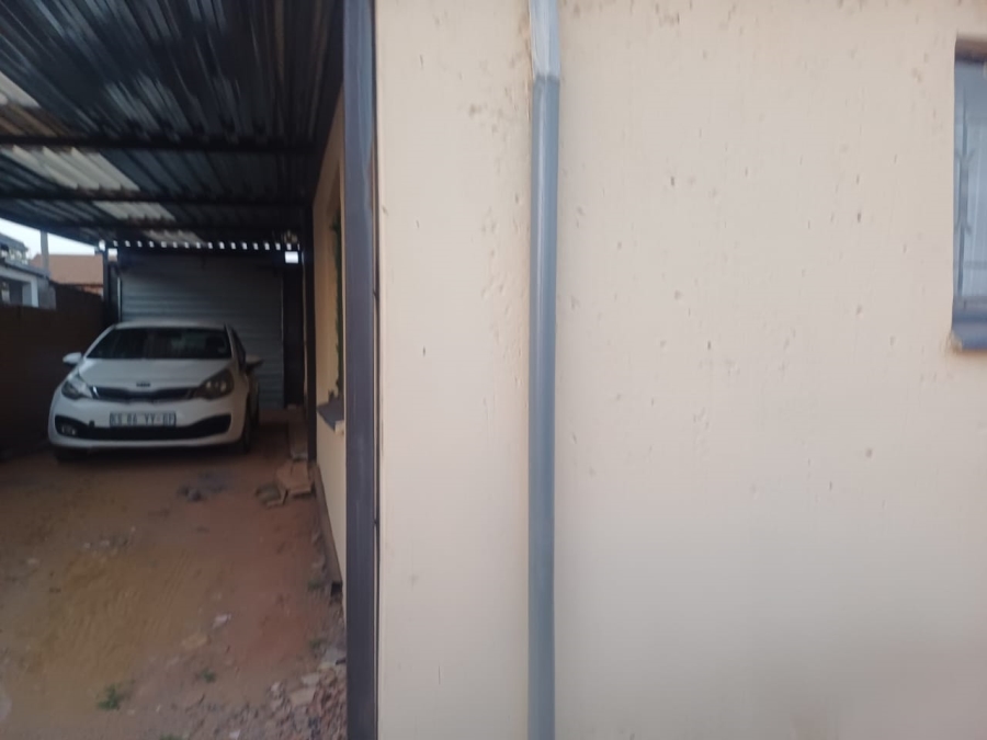 2 Bedroom Property for Sale in Toekomsrus Gauteng
