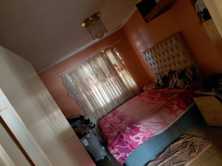 2 Bedroom Property for Sale in Toekomsrus Gauteng