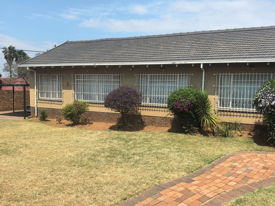 4 Bedroom Property for Sale in Discovery Gauteng