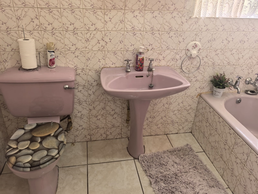4 Bedroom Property for Sale in Discovery Gauteng