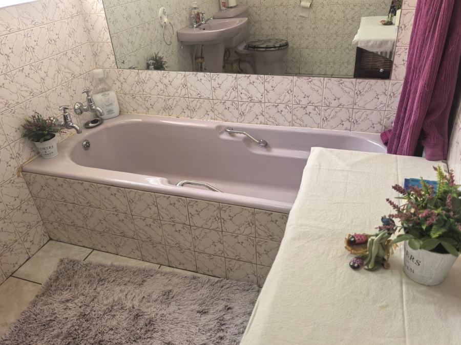 4 Bedroom Property for Sale in Discovery Gauteng