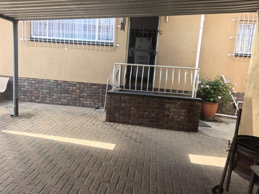 4 Bedroom Property for Sale in Discovery Gauteng