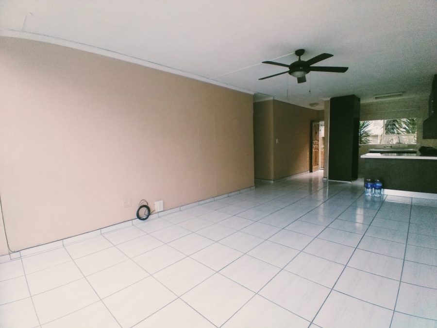 To Let 3 Bedroom Property for Rent in Horison Park Gauteng