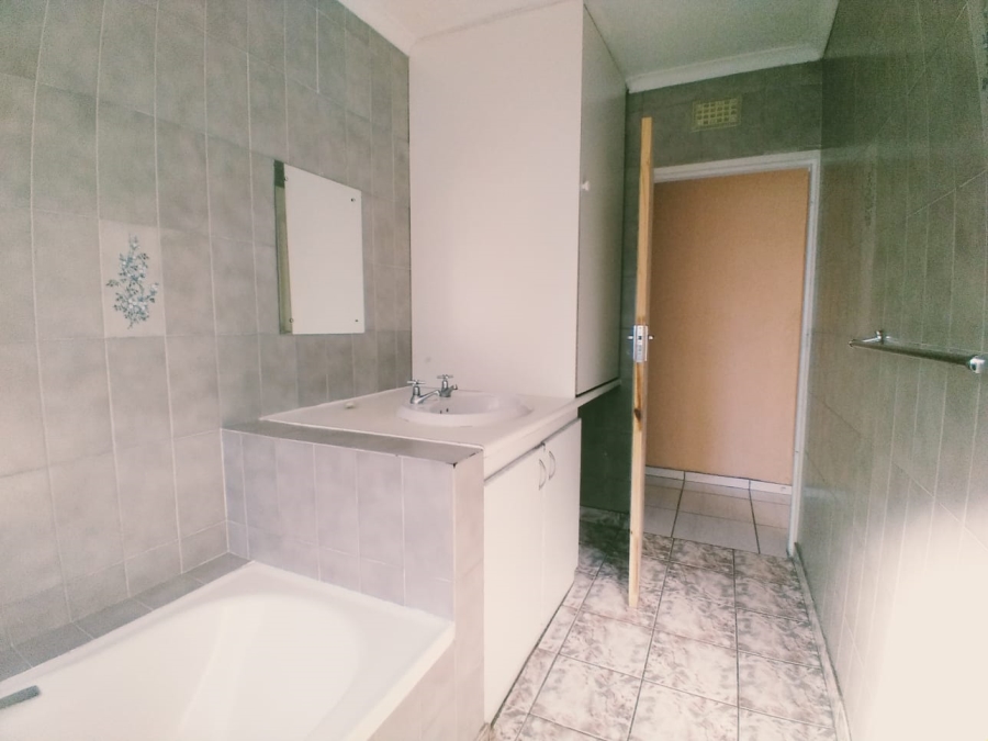 To Let 3 Bedroom Property for Rent in Horison Park Gauteng