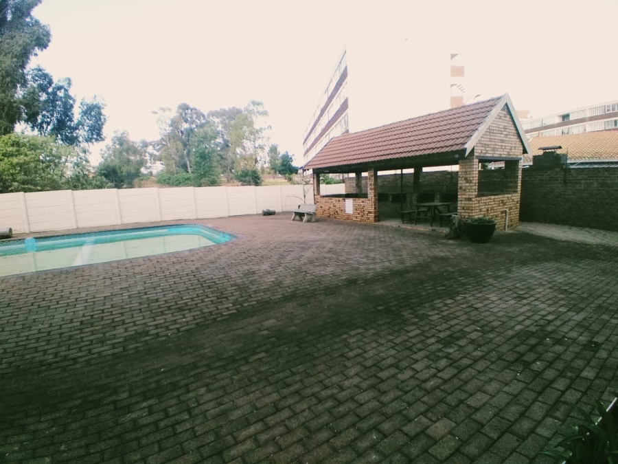 To Let 3 Bedroom Property for Rent in Horison Park Gauteng