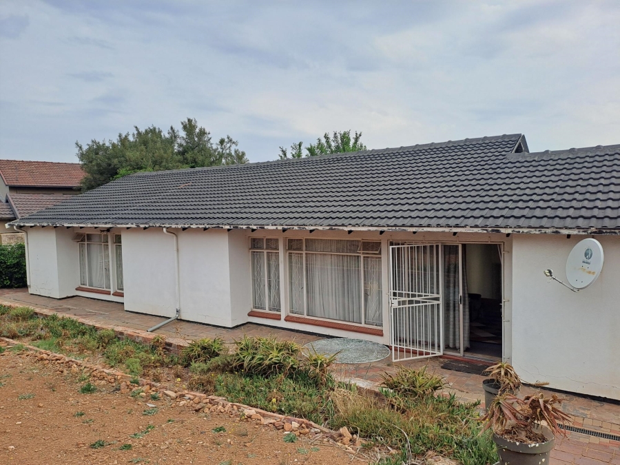 3 Bedroom Property for Sale in Breaunanda Gauteng