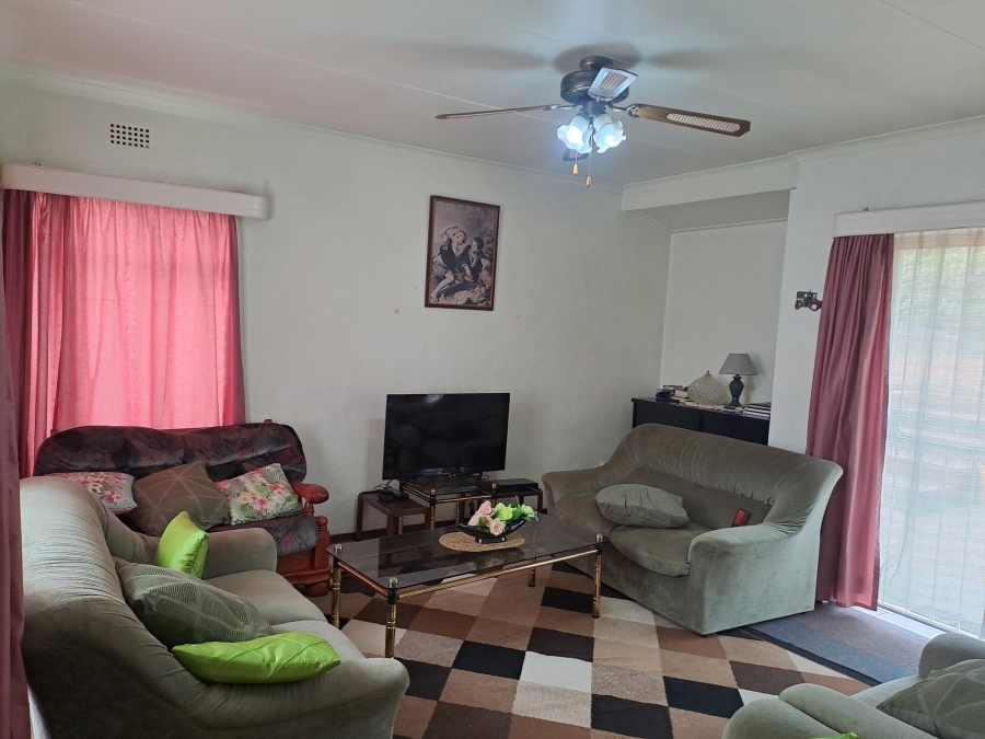 3 Bedroom Property for Sale in Breaunanda Gauteng