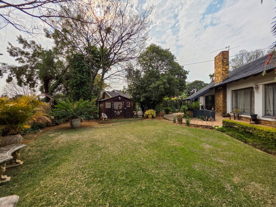 5 Bedroom Property for Sale in Maroelana Gauteng