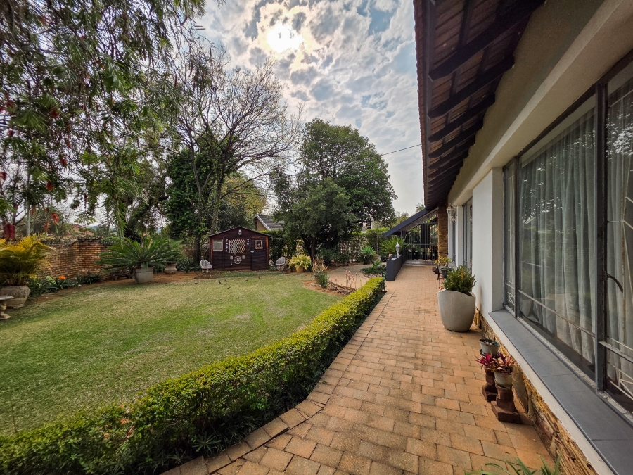 5 Bedroom Property for Sale in Maroelana Gauteng