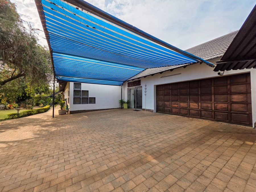 5 Bedroom Property for Sale in Maroelana Gauteng