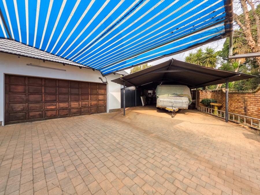 5 Bedroom Property for Sale in Maroelana Gauteng