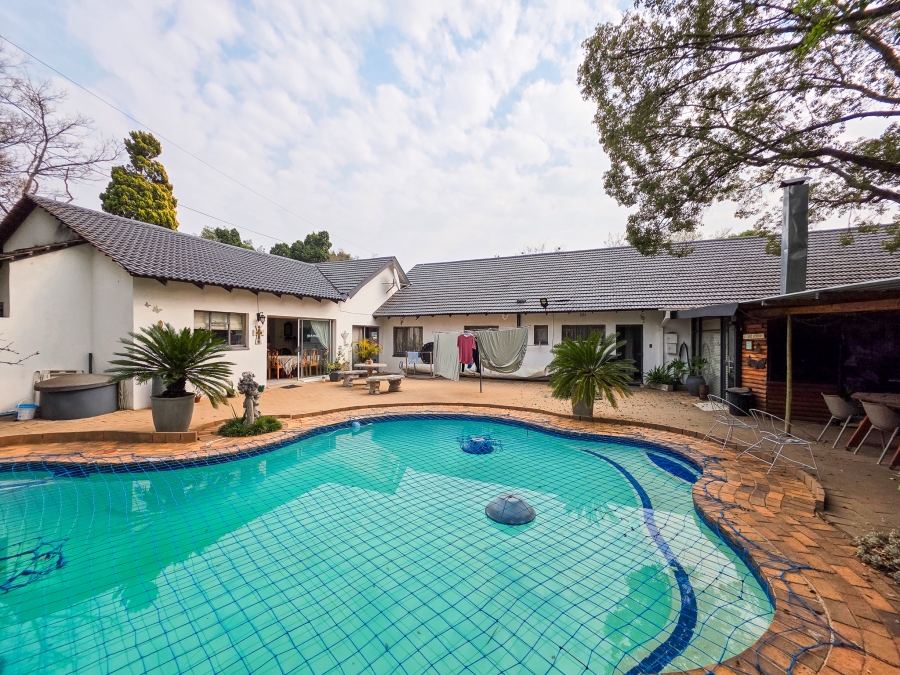 5 Bedroom Property for Sale in Maroelana Gauteng