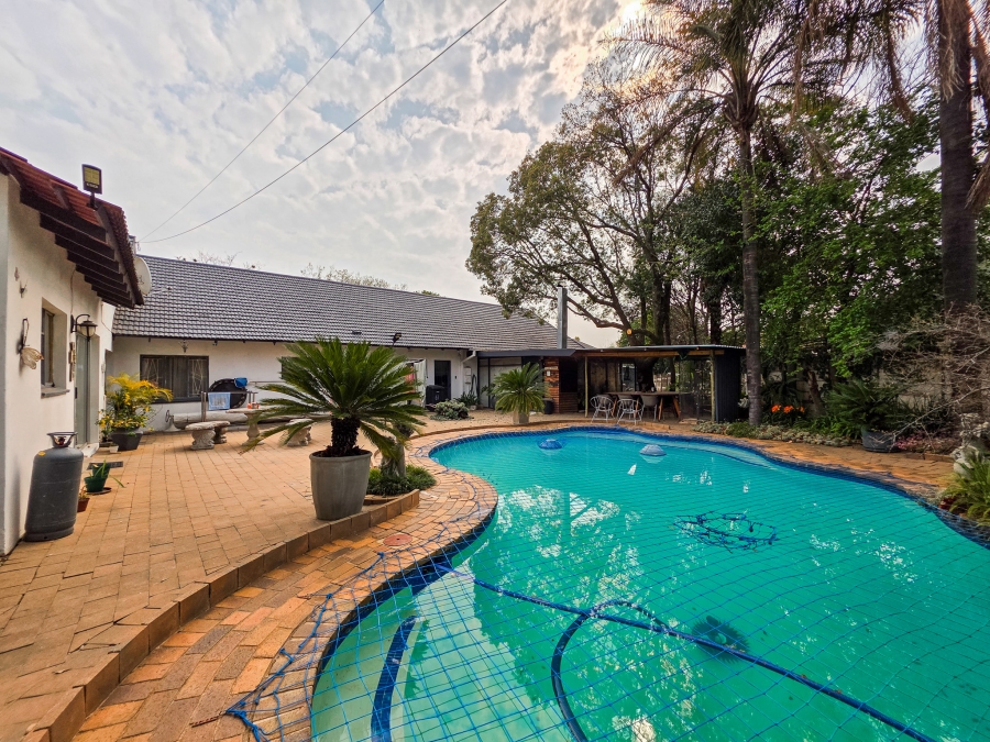5 Bedroom Property for Sale in Maroelana Gauteng