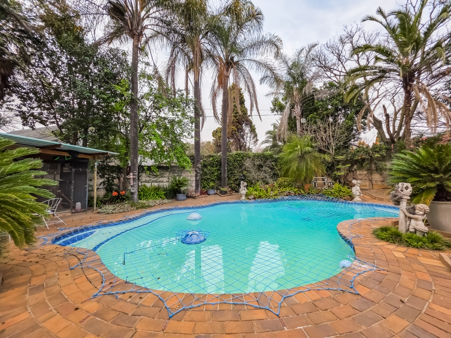 5 Bedroom Property for Sale in Maroelana Gauteng