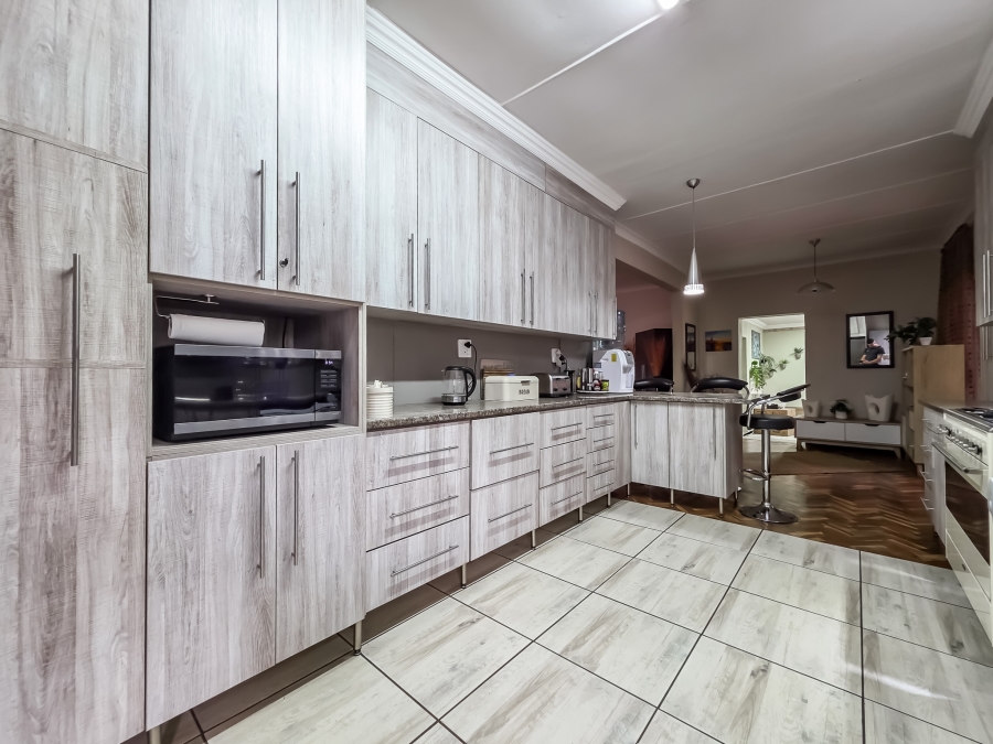 5 Bedroom Property for Sale in Maroelana Gauteng