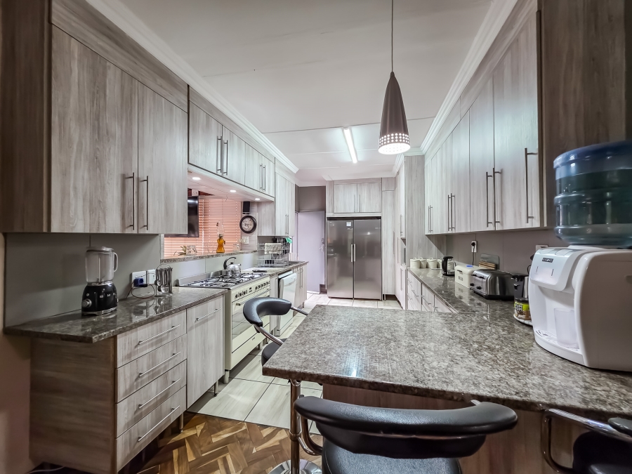 5 Bedroom Property for Sale in Maroelana Gauteng