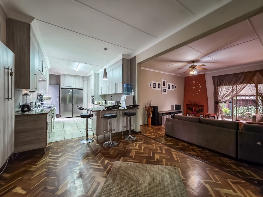 5 Bedroom Property for Sale in Maroelana Gauteng