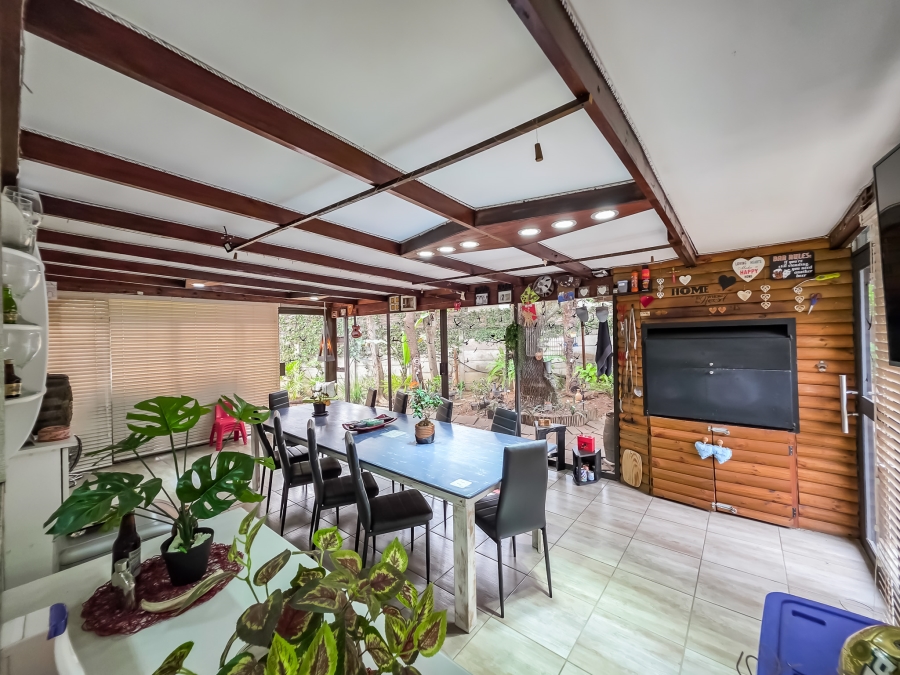 5 Bedroom Property for Sale in Maroelana Gauteng
