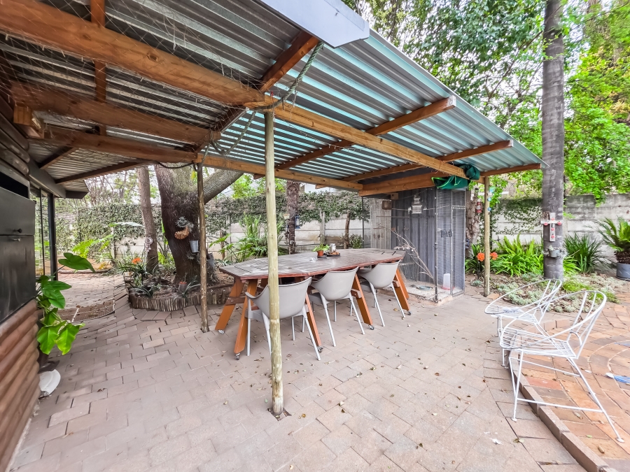 5 Bedroom Property for Sale in Maroelana Gauteng