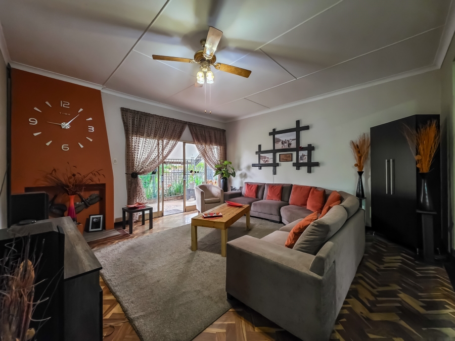 5 Bedroom Property for Sale in Maroelana Gauteng