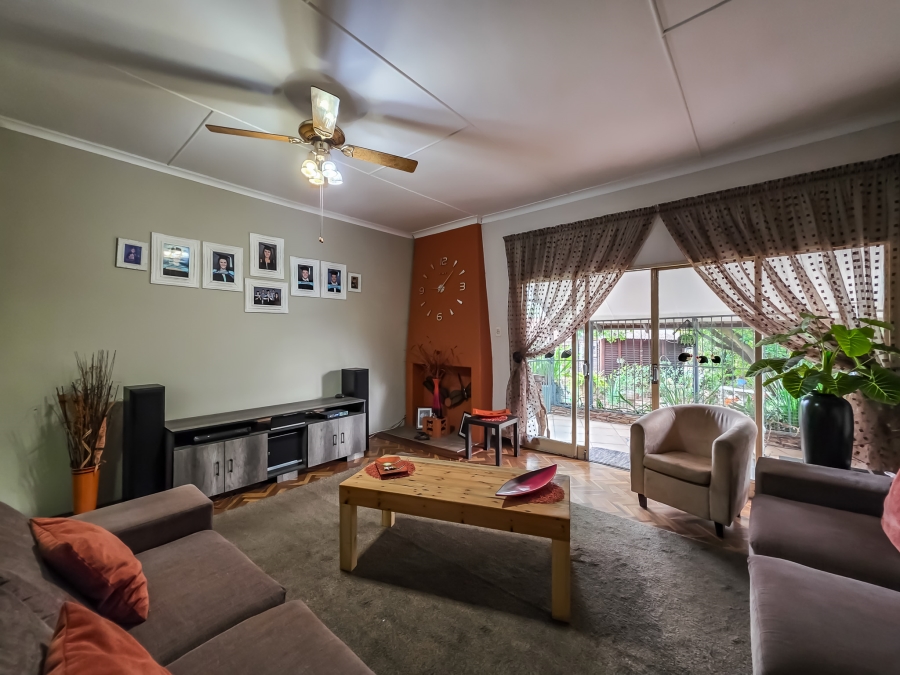 5 Bedroom Property for Sale in Maroelana Gauteng