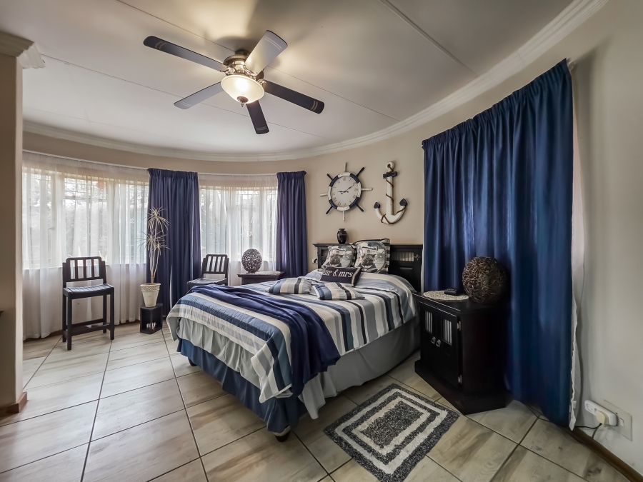 5 Bedroom Property for Sale in Maroelana Gauteng