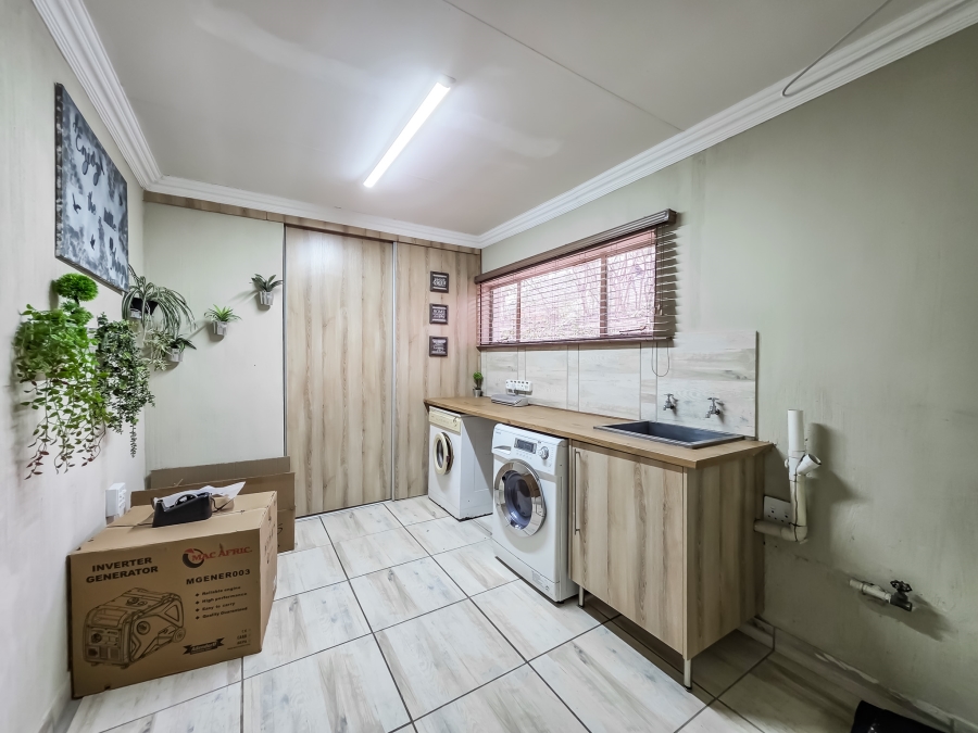 5 Bedroom Property for Sale in Maroelana Gauteng