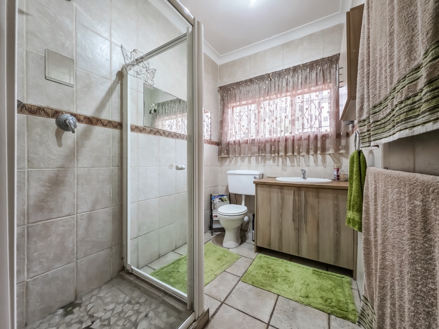 5 Bedroom Property for Sale in Maroelana Gauteng