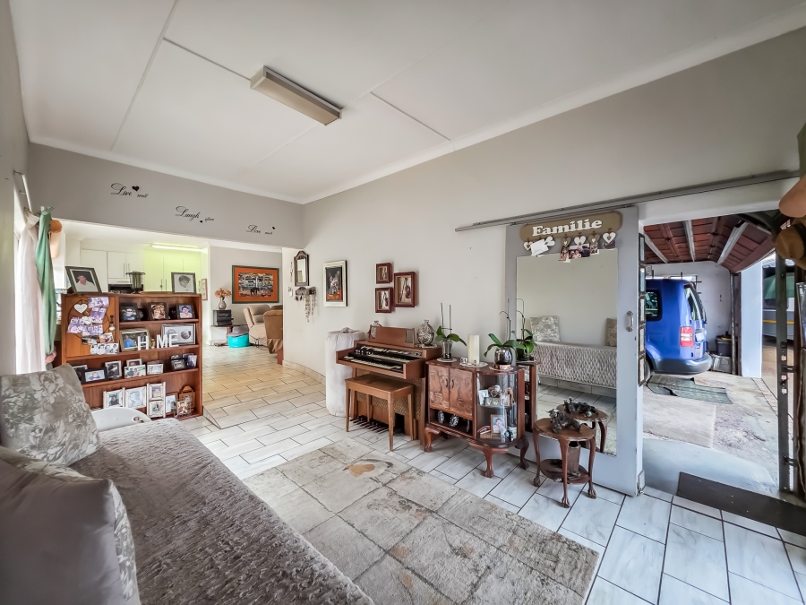 5 Bedroom Property for Sale in Maroelana Gauteng