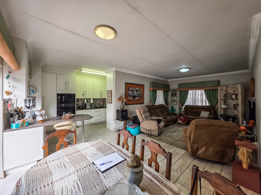 5 Bedroom Property for Sale in Maroelana Gauteng
